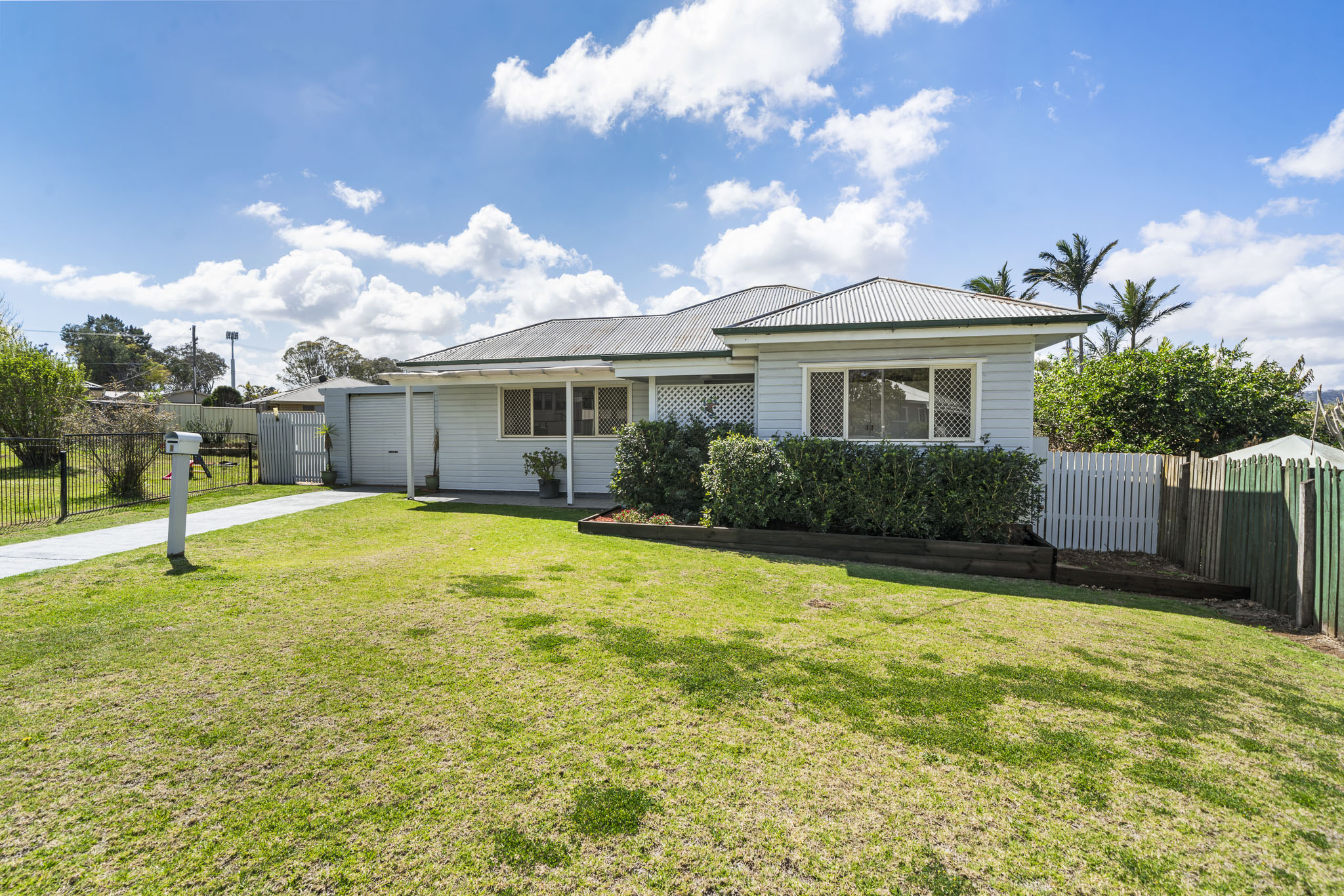 2 Ford Street, ROCKVILLE, QLD 4350