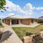 27 Sweeney Street, KEARNEYS SPRING, QLD 4350