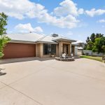 27 Sweeney Street, KEARNEYS SPRING, QLD 4350